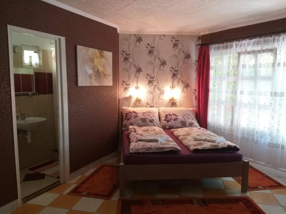 Gyoengyvirag Apartment Romhany Luaran gambar