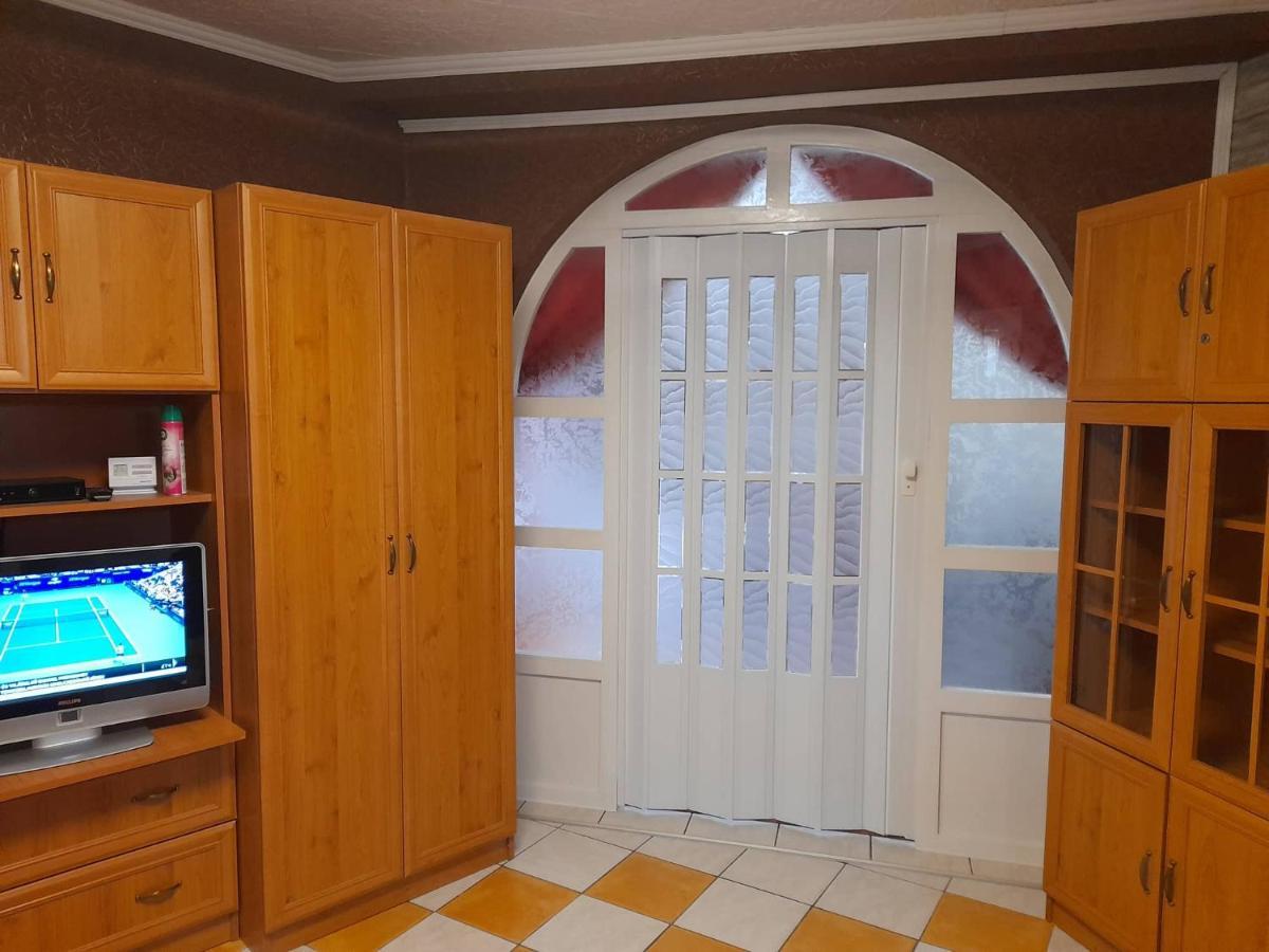 Gyoengyvirag Apartment Romhany Luaran gambar