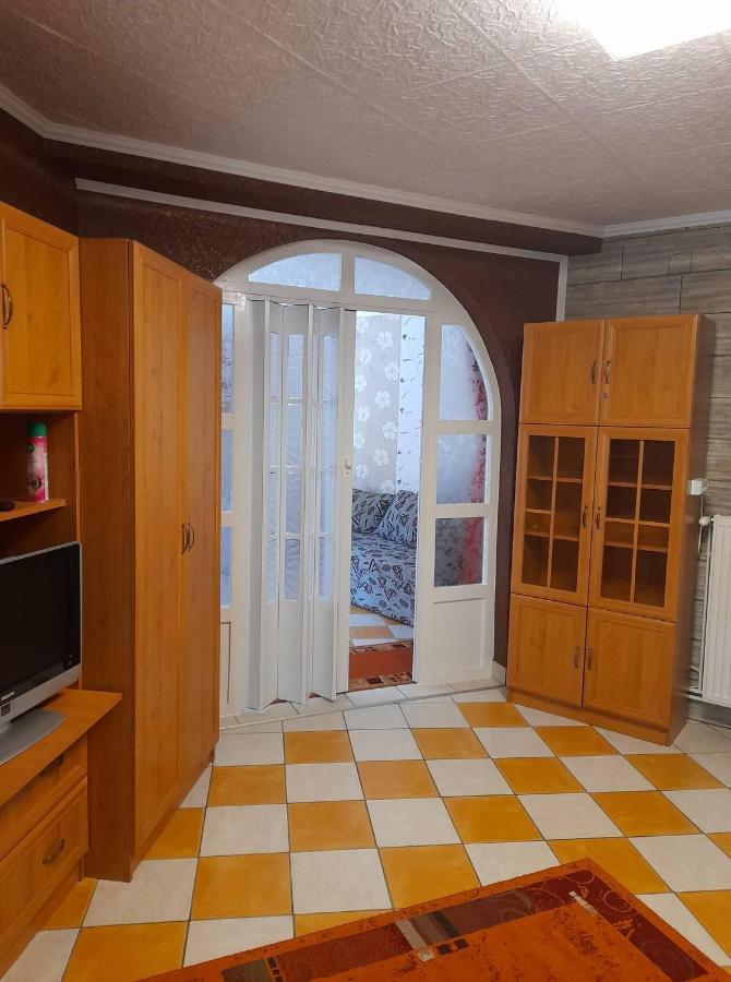 Gyoengyvirag Apartment Romhany Luaran gambar